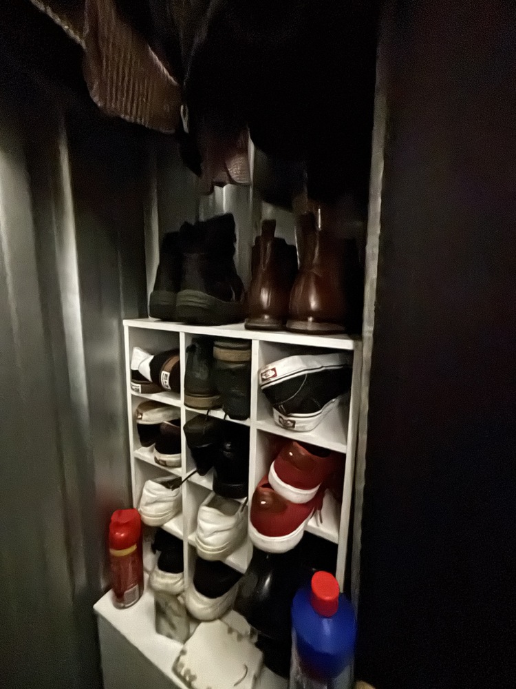 Storage King Woolloomooloo Abandoned Storage Auctions auction IB-1221