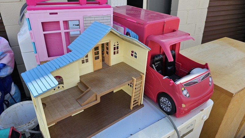 Public Self Storage Hallam Bid on Storage auction IB-4861