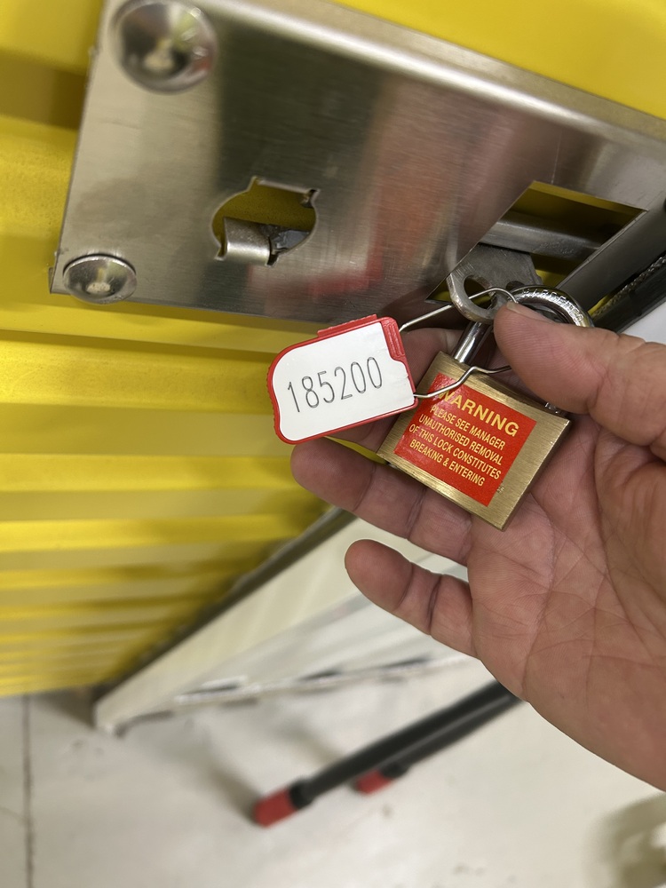 Wilson Storage Caroline Springs Bid on Self Storage Unit auction IB-8804