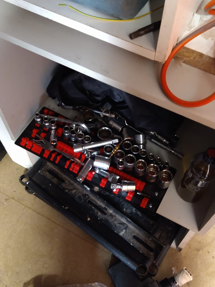 Kennards Self Storage Baringa Self Storage Unit auction IB-7823