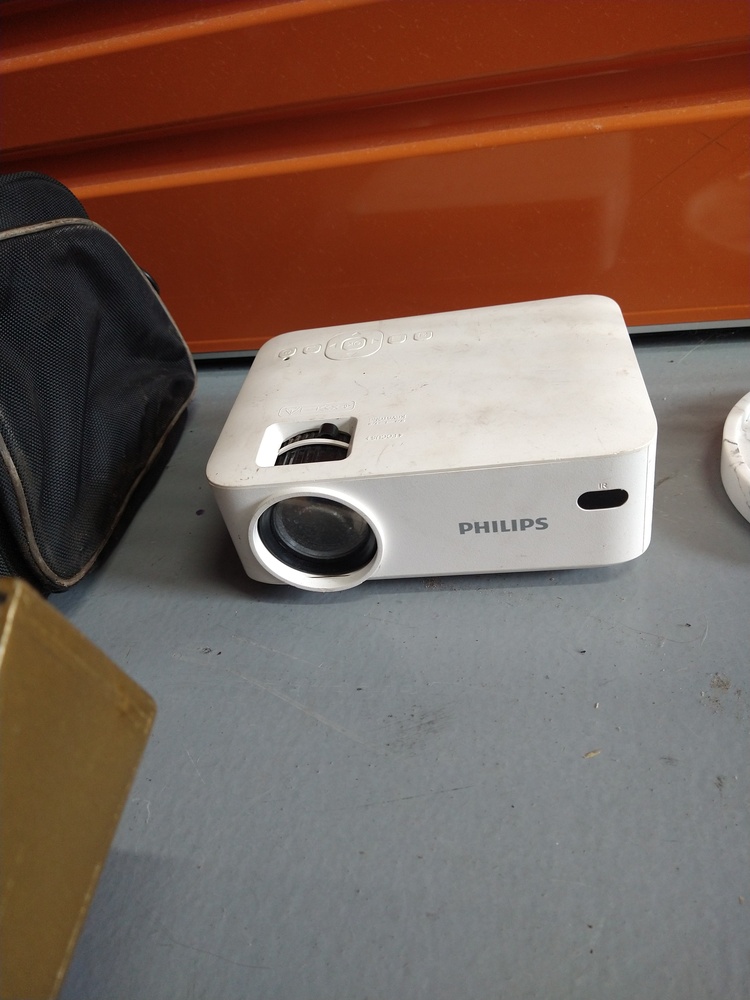 Kennards Self Storage Baringa Abandoned Storage centre Auctions auction IB-7823