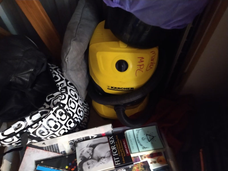 Kennards Self Storage Baringa Abandoned Storage shed Auctions auction IB-7823