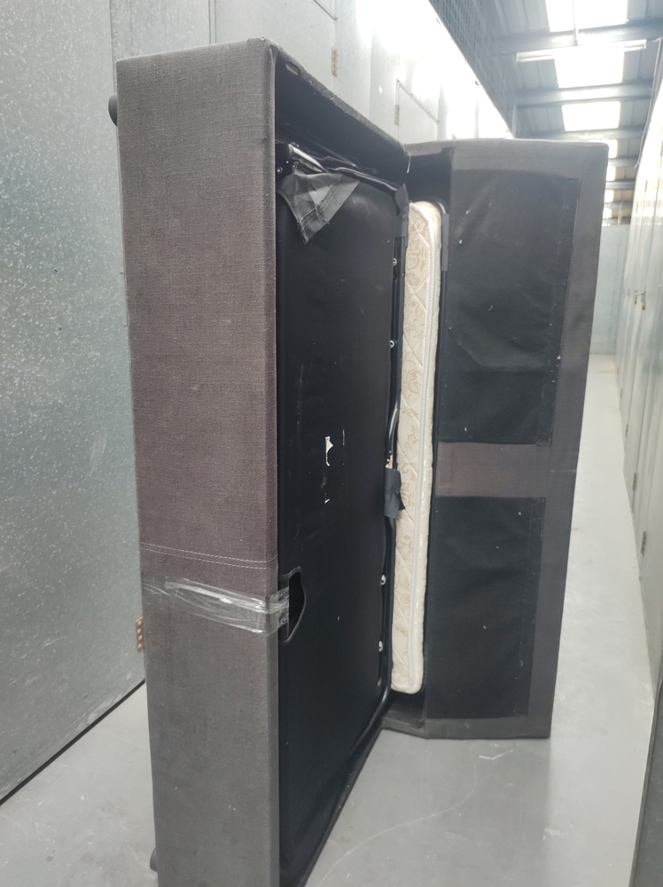 Kennards Self Storage Bankstown Bid on Storage auction IB-9290