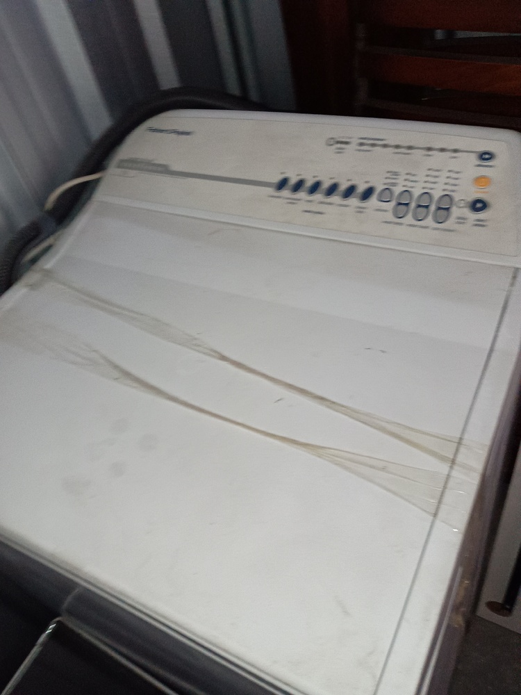 Kennards Self Storage Hoxton Park Abandoned Storage garage Auctions auction IB-9348