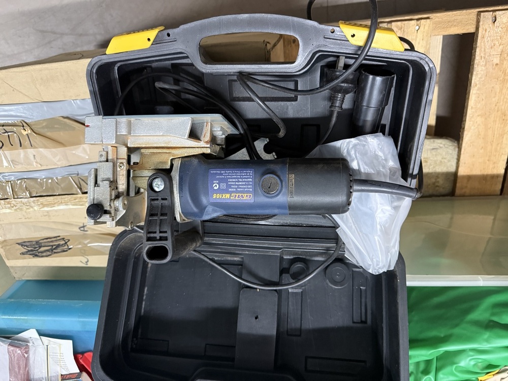 Island Secure Storage Abandoned Storage garage Auctions auction IB-3378