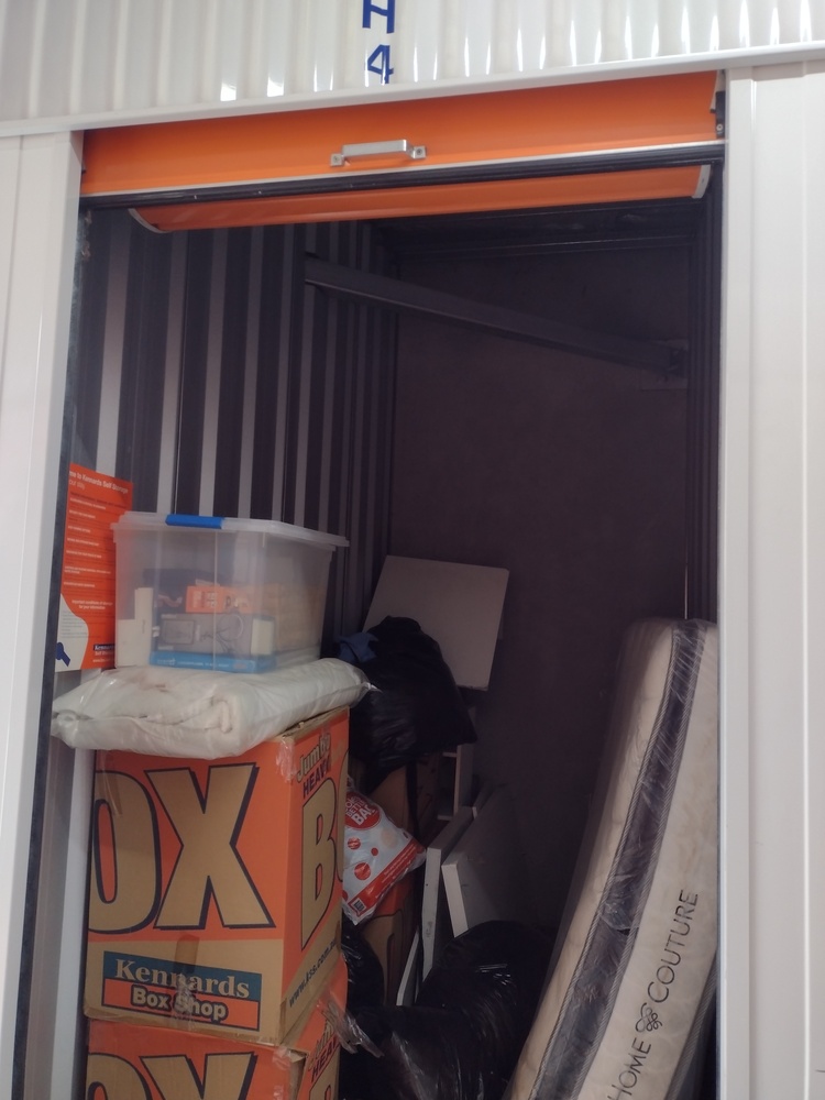 Kennards Self Storage Wollongong Bid on Storage Unit auction IB-3464
