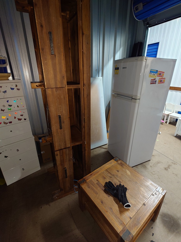 Storage King Revesby Abandoned Storage Unit Auctions auction IB-6511