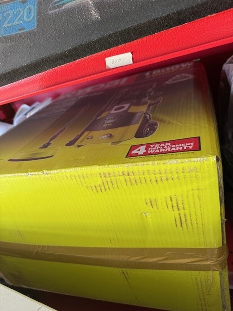 Storage Choice Sumner Park Abandoned Self Storage Auctions auction IB-5814