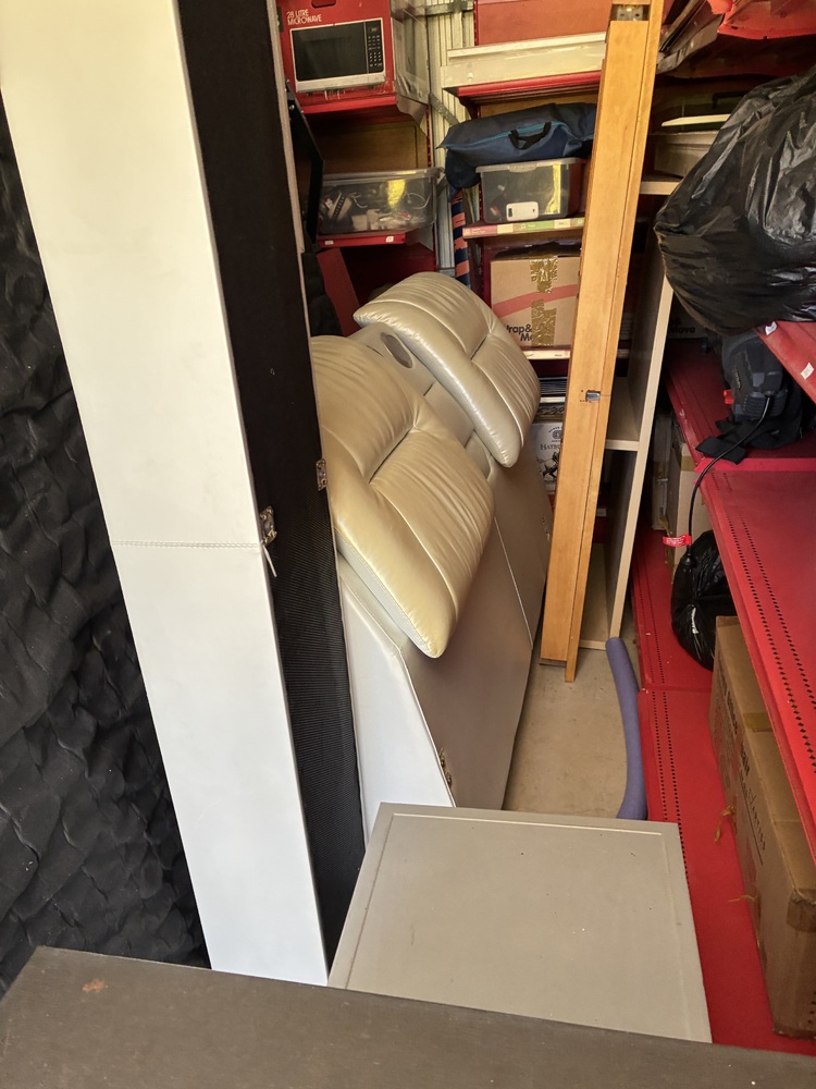 Storage Choice Sumner Park Abandoned Storage garage Auctions auction IB-5814