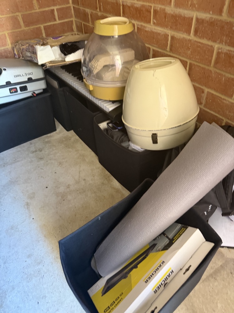 N. Woolard - Private Seller Abandoned Storage Auctions auction IB-6164