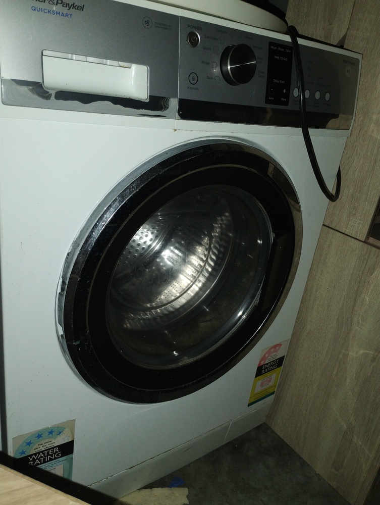 Kennards Self Storage Warrawong Storage garage Auctions auction IB-8868