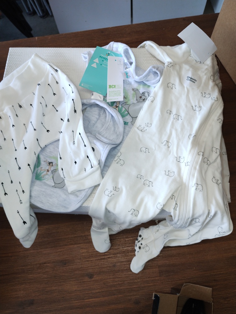 Kennards Self Storage Warrawong Bid on Storage auction IB-8011