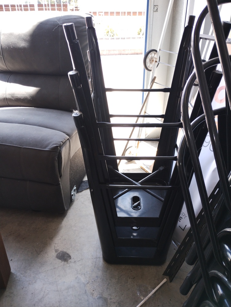 Kennards Self Storage Warrawong Abandoned Storage Auctions auction IB-8011