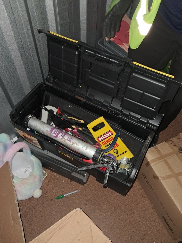 Storage King Maddington South Storage Auctions auction IB-3386