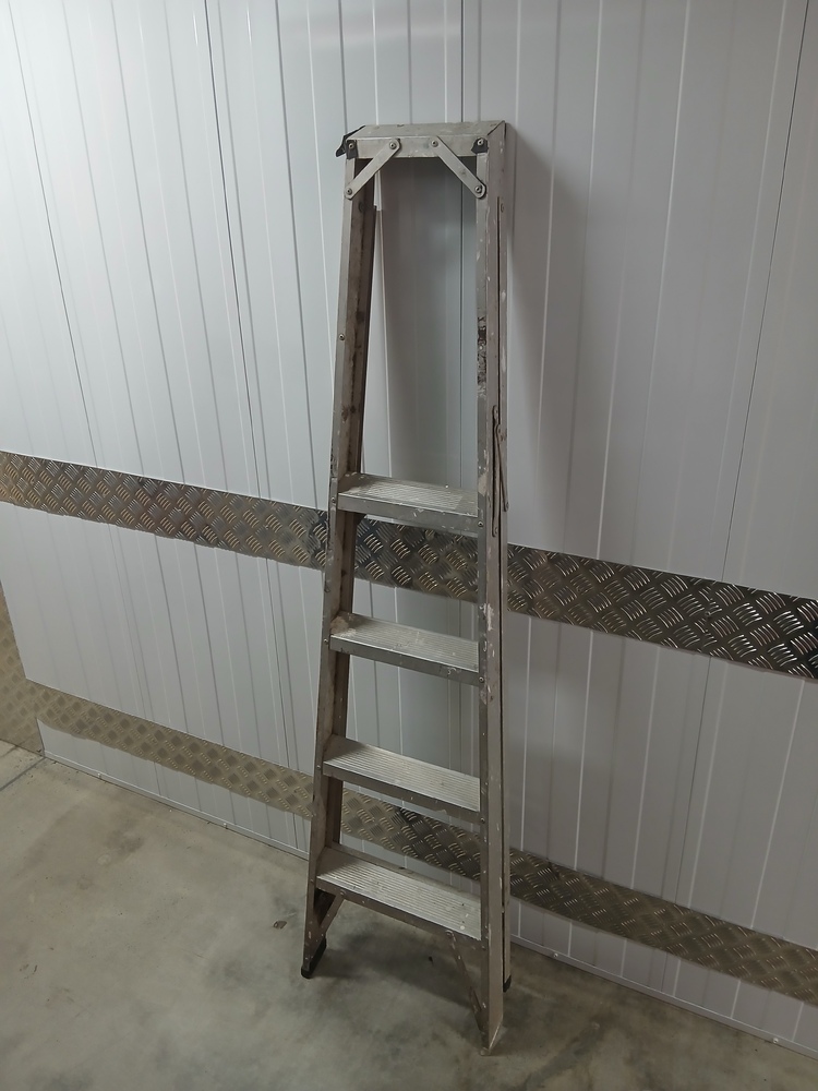 StorHub North Lakes Storage Unit auction IB-6111