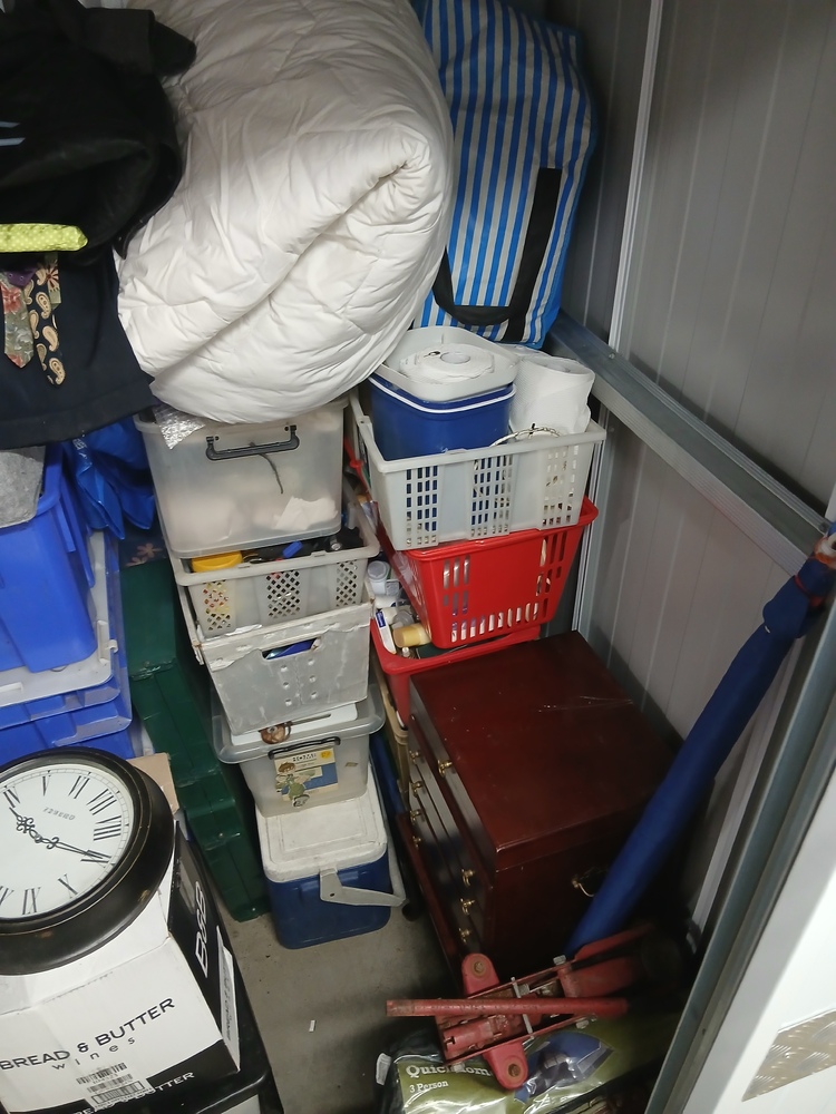 StorHub North Lakes Abandoned Self Storage Auctions auction IB-6111