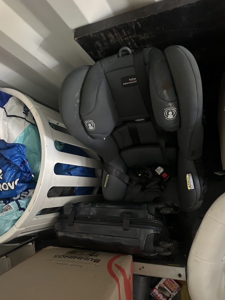 Locbox Self Storage Storage auction IB-6800