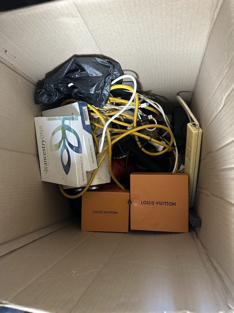 Locbox Self Storage Bid on Self Storage Unit auction IB-6800