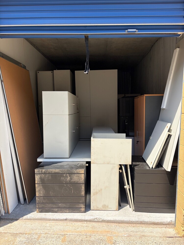 Storage King Eastgardens Abandoned Self Storage Auctions auction IB-3967