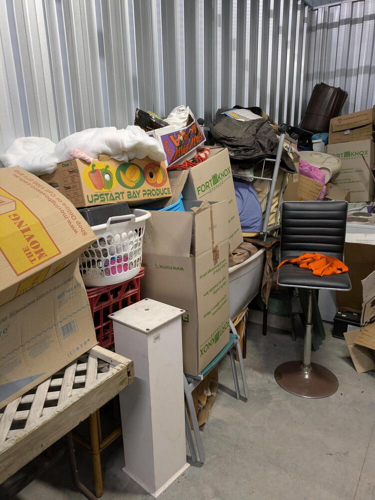 Storage King Brendale Abandoned Storage Auctions auction IB-8032