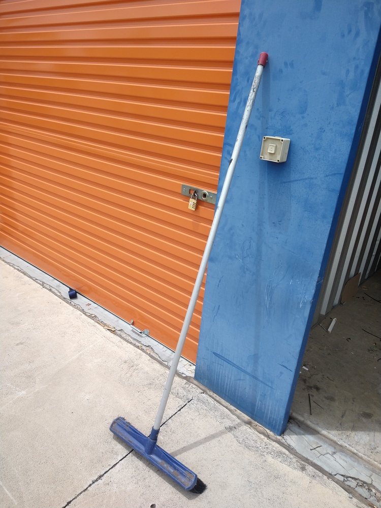 Kennards Self Storage Chullora Abandoned Storage Auctions auction IB-7585