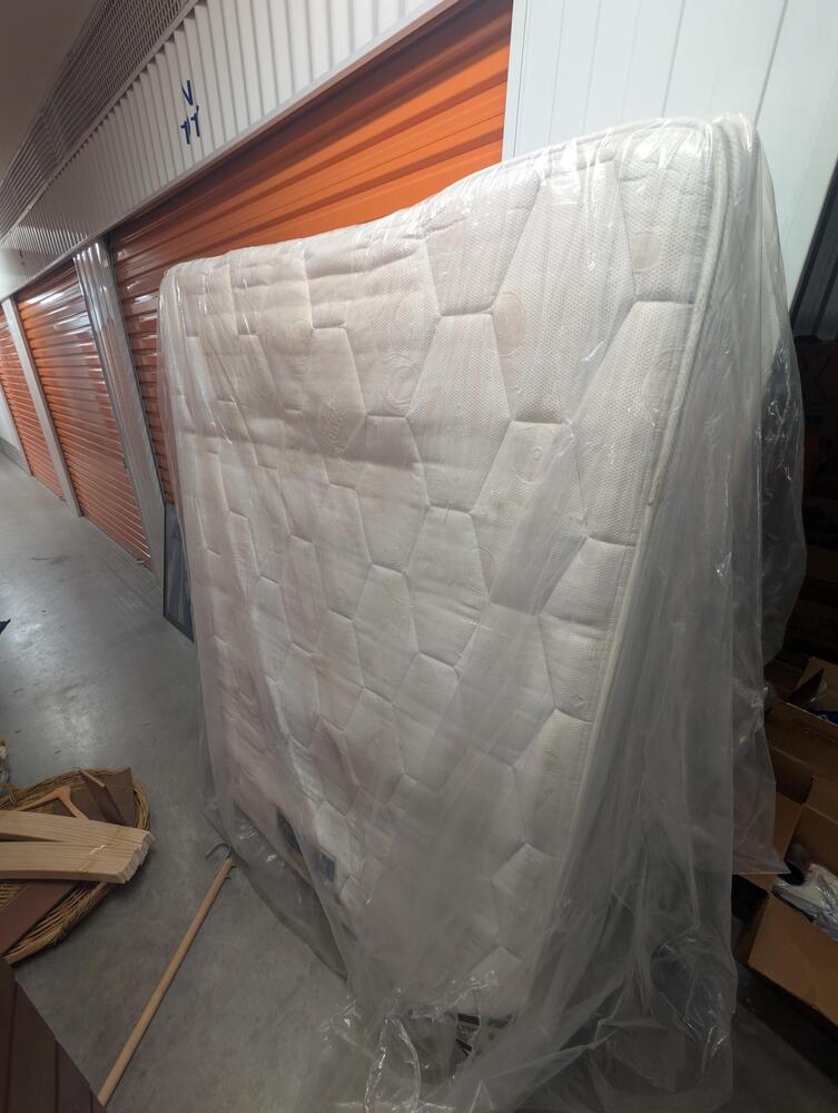 Kennards Self Storage Waterloo Storage auction IB-3295