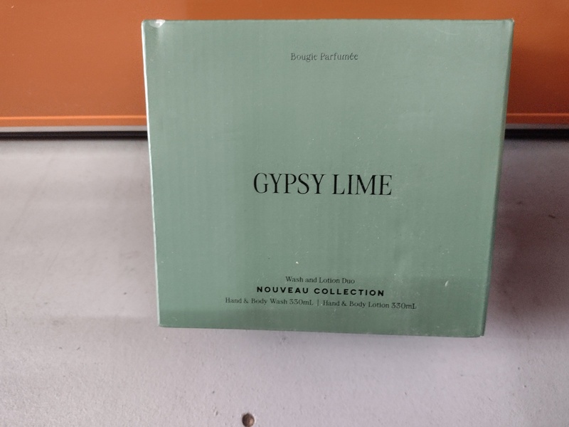 Kennards Self Storage Wollongong Bid on Storage auction IB-5891