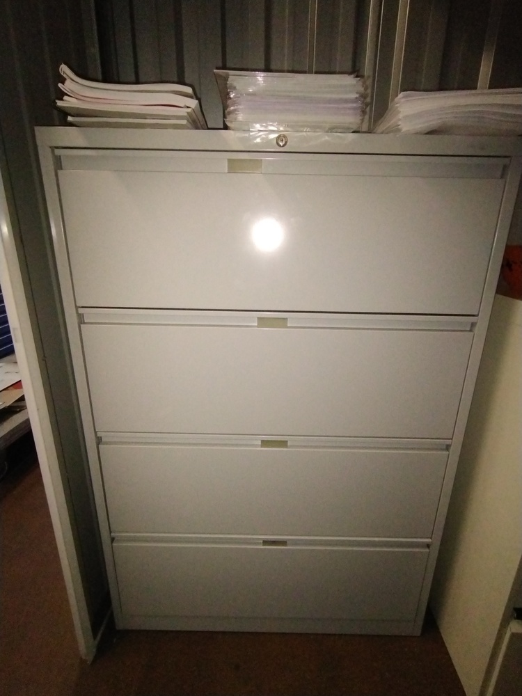 Kennards Self Storage Warana Abandoned Storage Auctions auction IB-4157