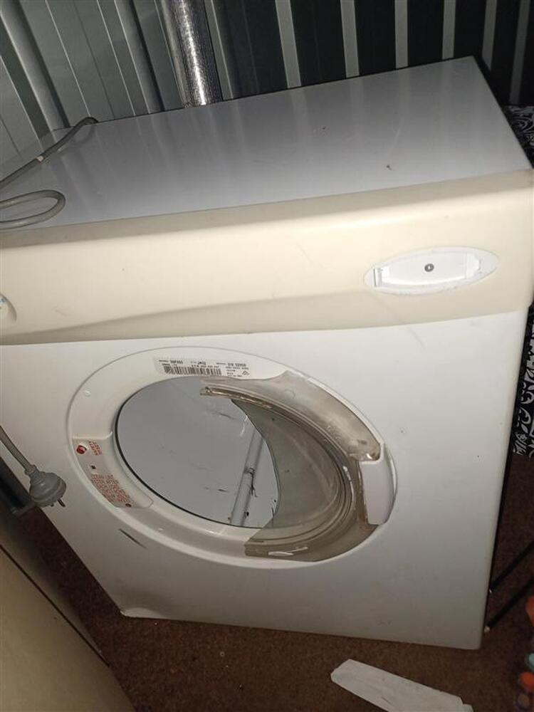 Loxon Storage Nambour Abandoned Self Storage Auctions auction IB-5489