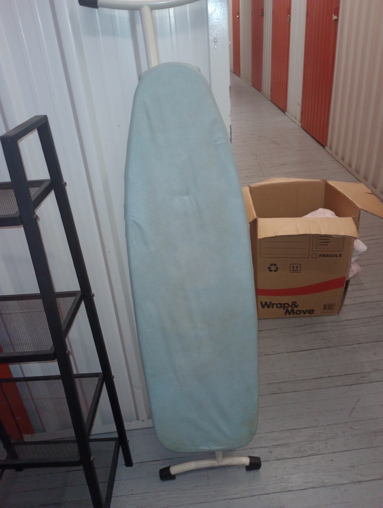 Kennards Self Storage Fortitude Valley Abandoned Storage garage Auctions auction IB-8918