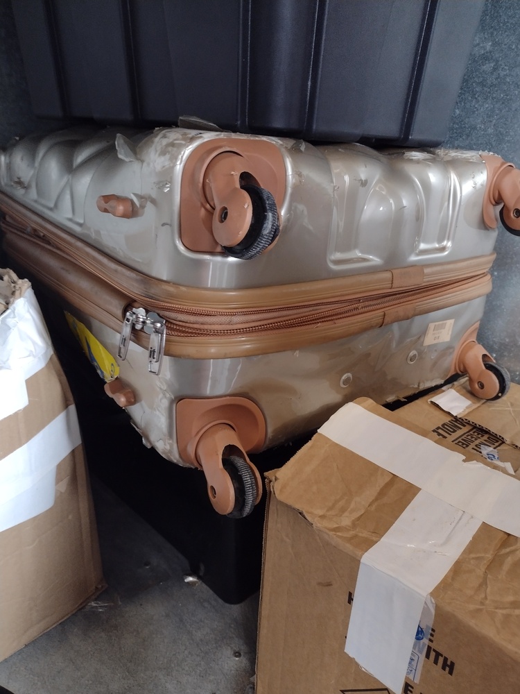 Kennards Self Storage Guildford Bid on Storage Unit auction IB-3954