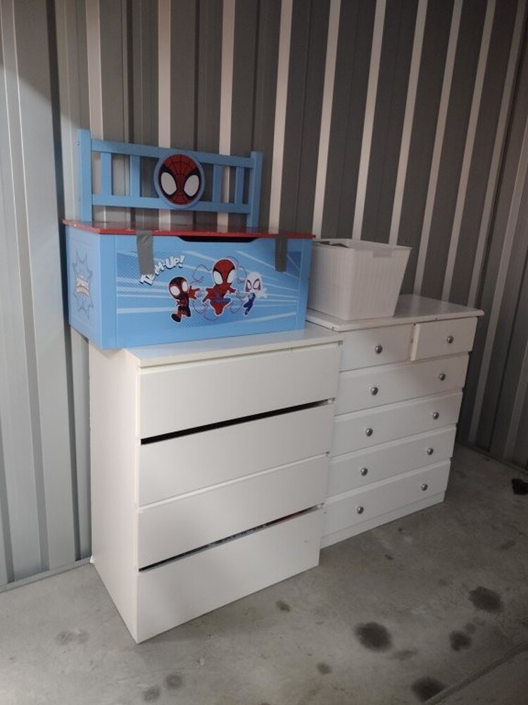 Kennards Self Storage Guildford Storage auction IB-1340