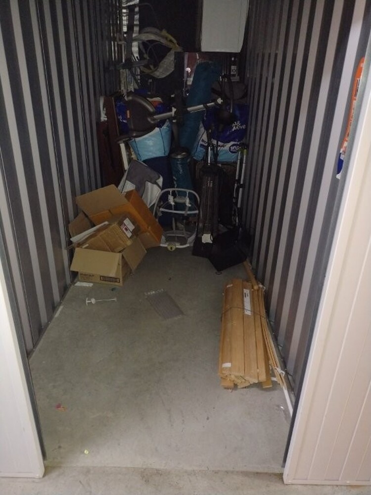 Kennards Self Storage Guildford Storage Unit auction IB-8691