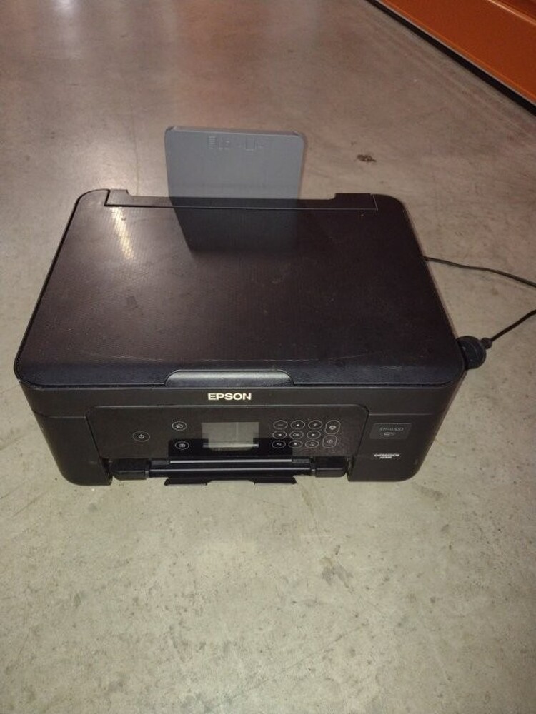 Kennards Self Storage Guildford Storage Facility Unit auction IB-8691