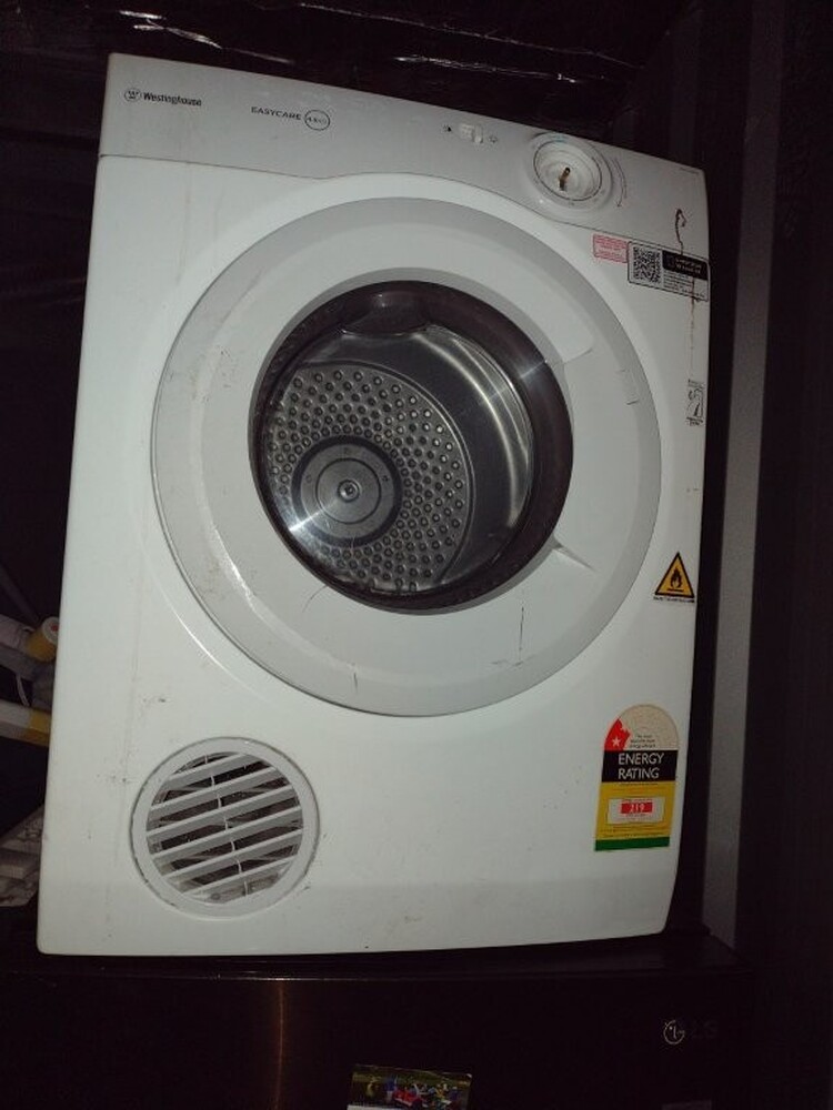 Kennards Self Storage Guildford Bid on Storage Unit auction IB-8691