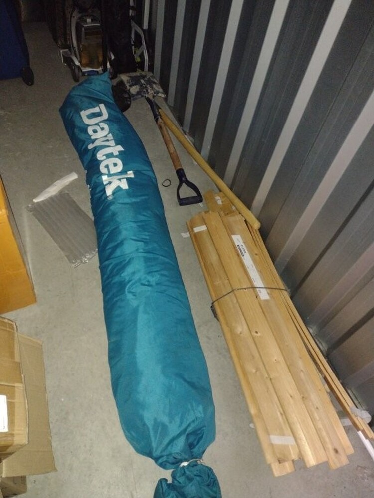 Kennards Self Storage Guildford Bid on Self Storage Unit auction IB-8691