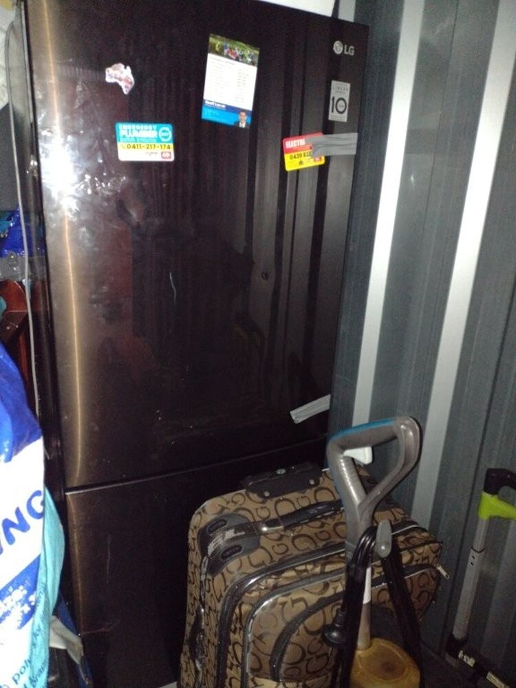 Kennards Self Storage Guildford Bid on Storage auction IB-8691