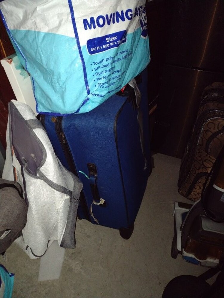 Kennards Self Storage Guildford Abandoned Self Storage Auctions auction IB-8691