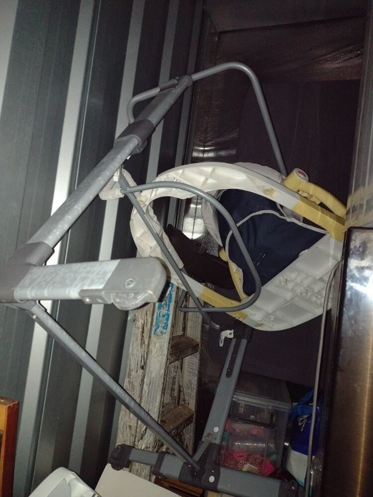 Kennards Self Storage Guildford Abandoned Storage Unit Auctions auction IB-8691