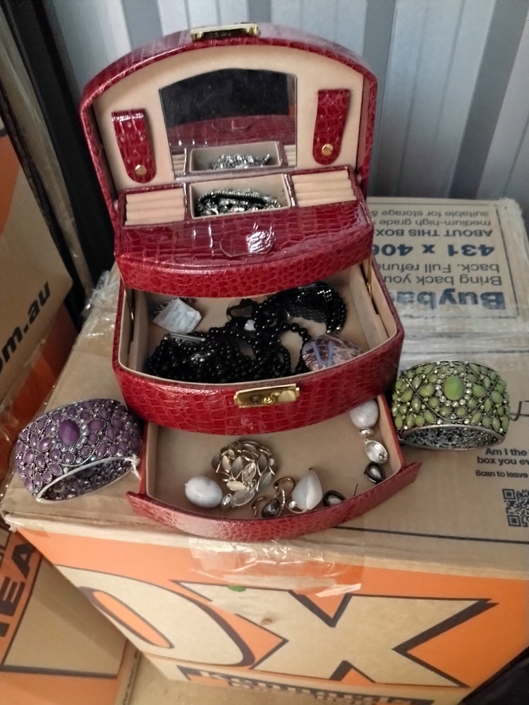 Kennards Self Storage Virginia Bid on Storage auction IB-4043