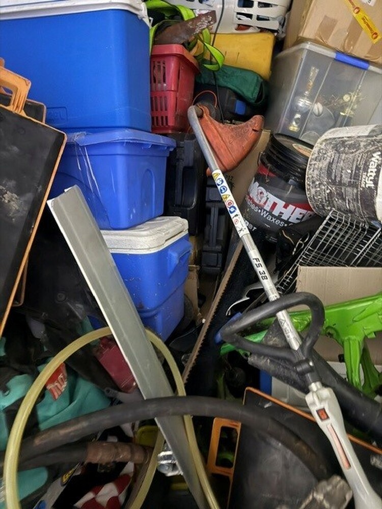 Roomia Self Storage Minchinbury Bid on Storage auction IB-1125