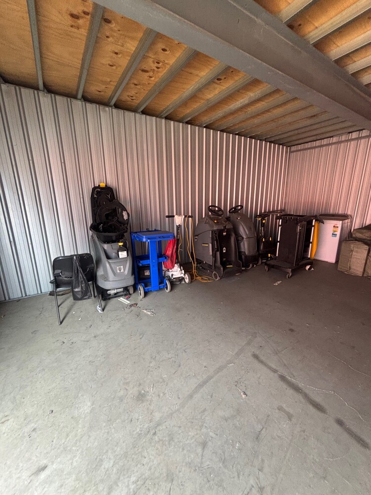 National Storage Port Melbourne West Abandoned Self Storage Auctions auction IB-5245