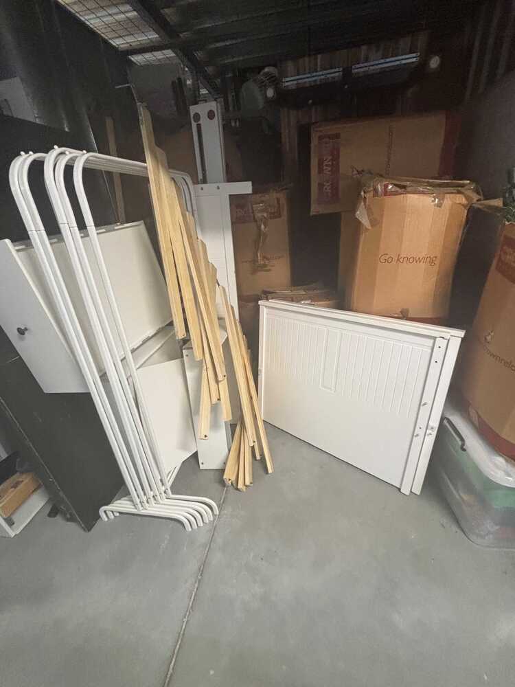 S. Hardy-burns - Private Selle Self Storage auction IB-9581