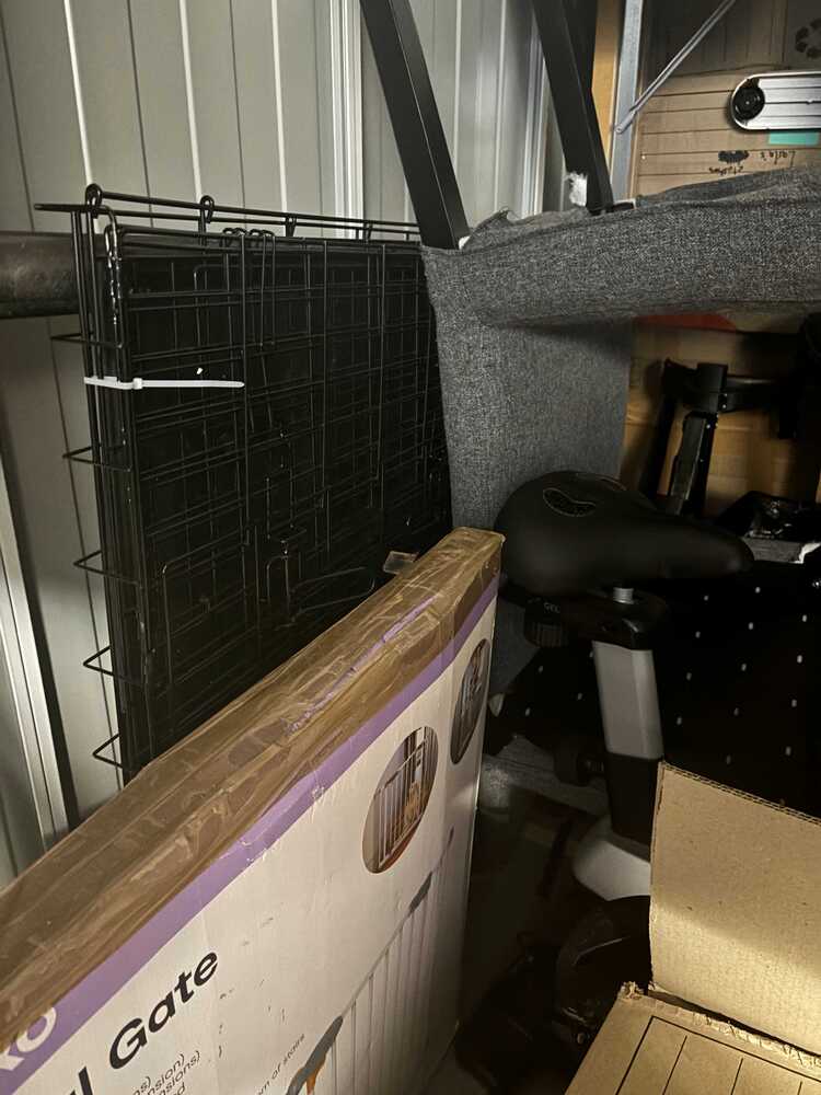 S. Hardy-burns - Private Selle Self Storage Facility Unit auction IB-9581