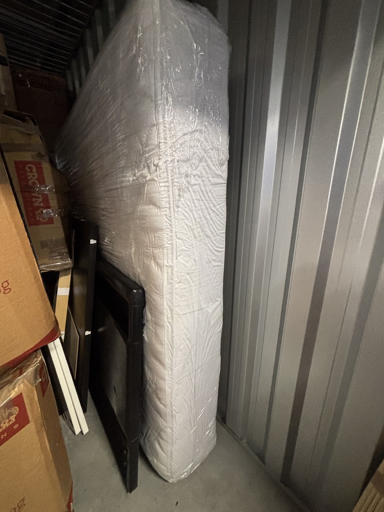 S. Hardy-burns - Private Selle Abandoned Storage centre Auctions auction IB-9581