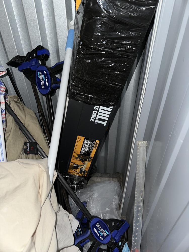 Rent a Space Moore Park Abandoned Storage garage Auctions auction IB-8964