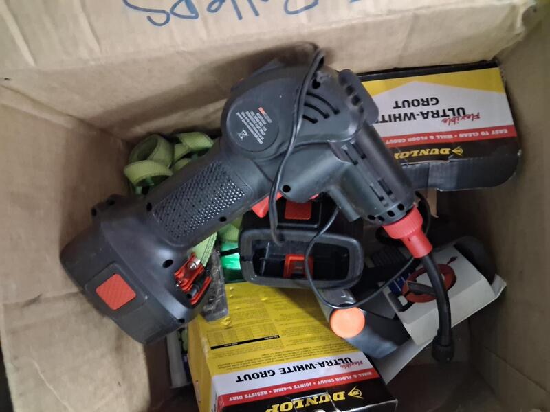 Public Self Storage Scoresby Abandoned Storage garage Auctions auction IB-1569