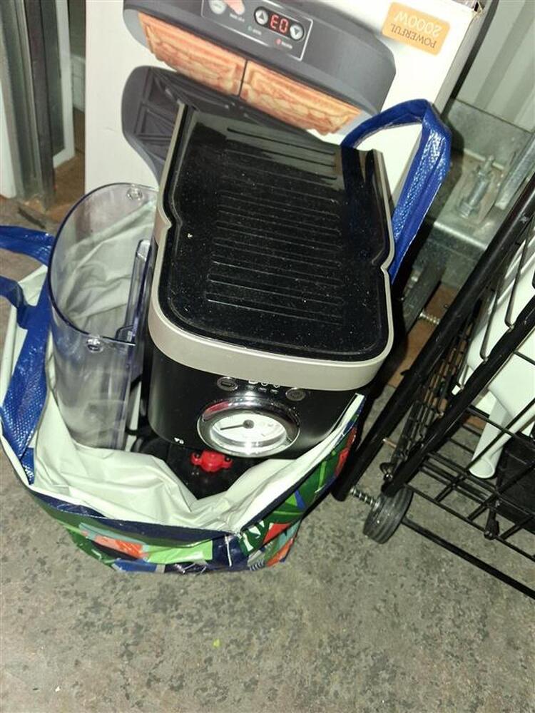 Public Self Storage Braybrook Storage Unit auction IB-4143