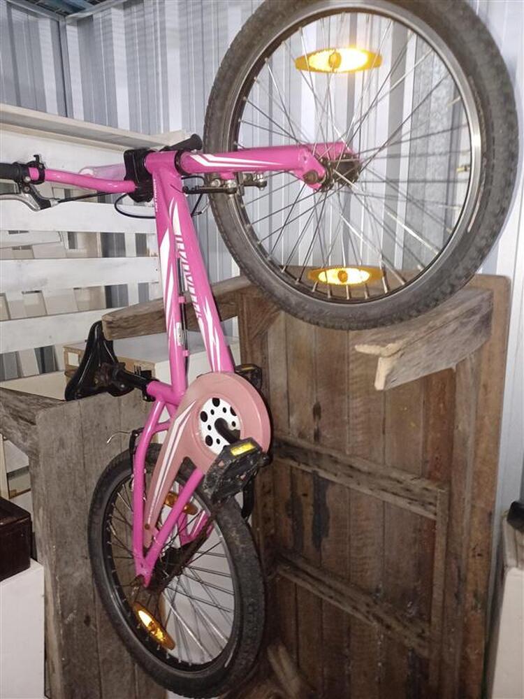 Loxon Storage Nambour Abandoned Storage Auctions auction IB-7573