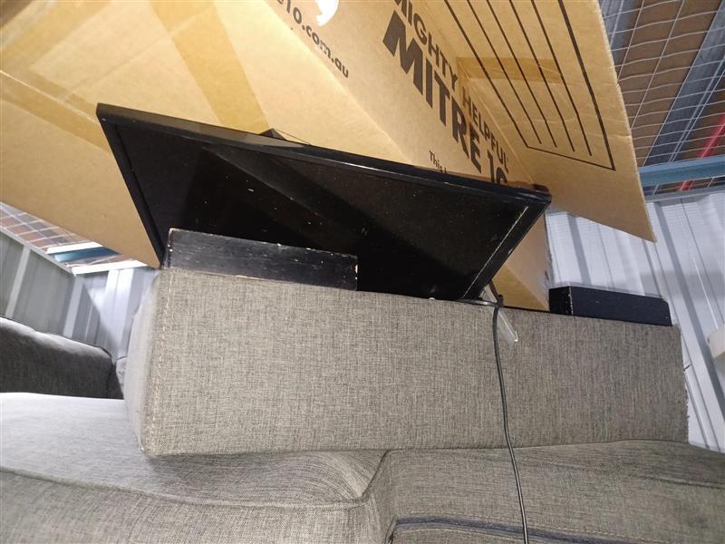 Loxon Storage Nambour Abandoned Storage shed Auctions auction IB-7573